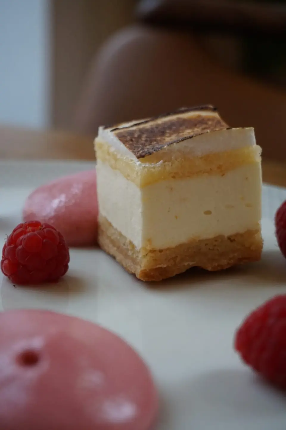 Huisgemaakt gebak met meringue bij Knus Bussum