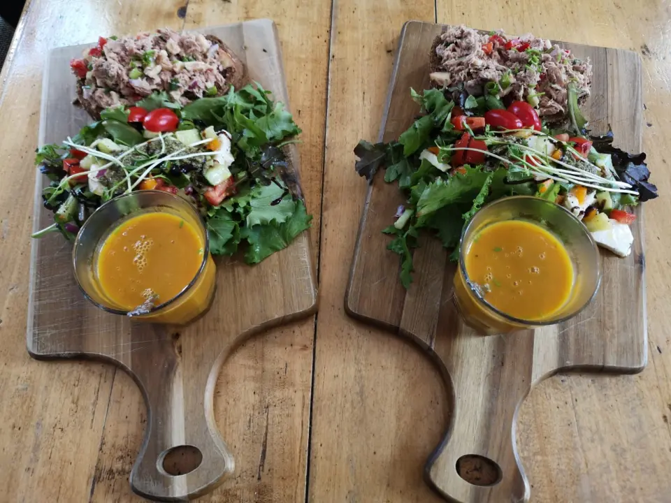 KNUS lunchplanken met soep, salade en belegd brood